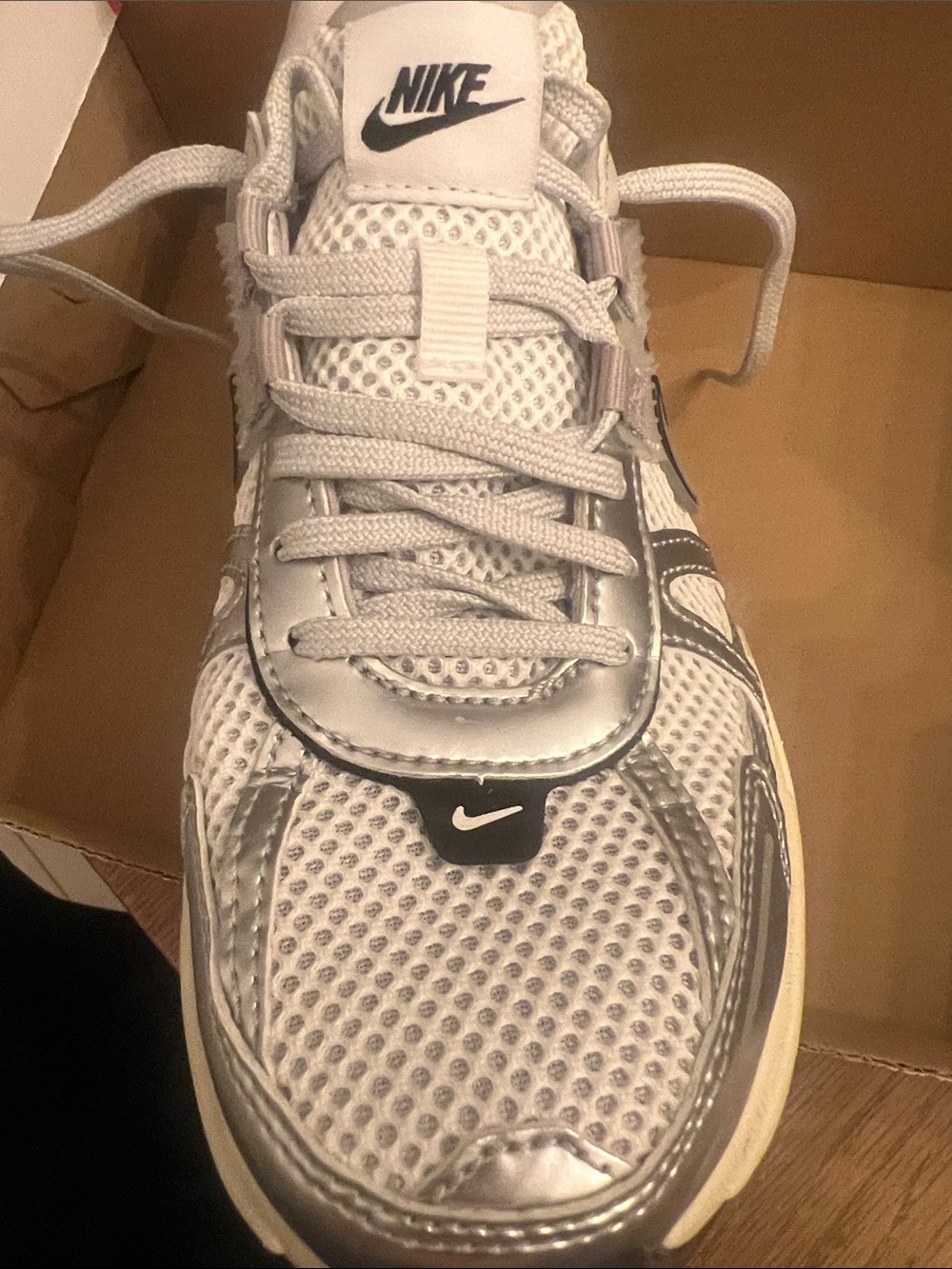 Nike V2K Run Summit White Metallic Silver women’s 7 HJ4497-100 NIB - Picture 5 of 5